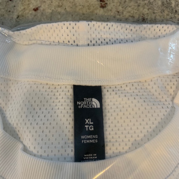 The North Face XL Active Trail Mesh Shirt NWT - Picture 3 of 6